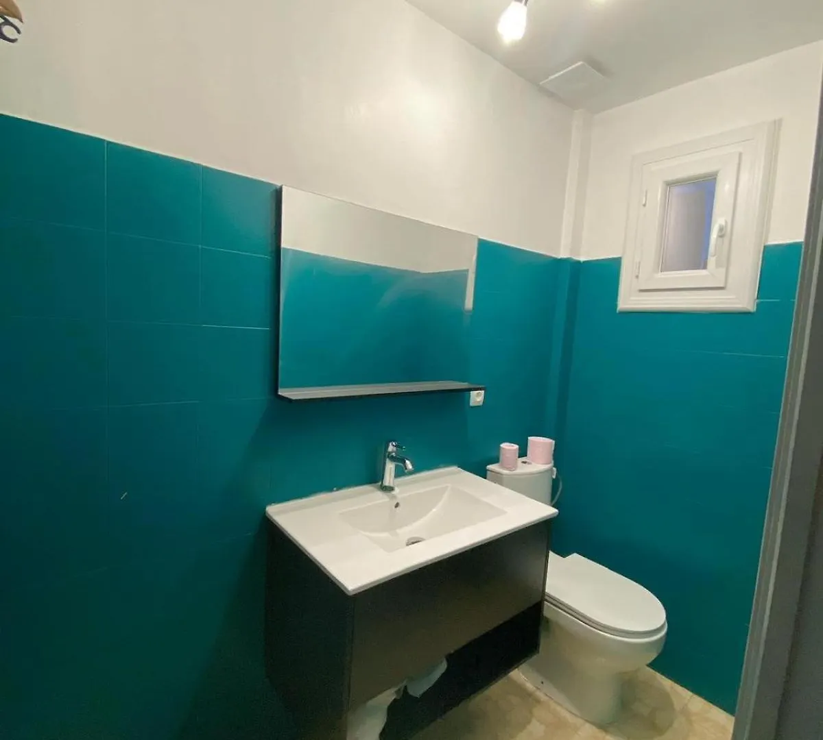 Charming House Near Center Niza 0*,  Francia