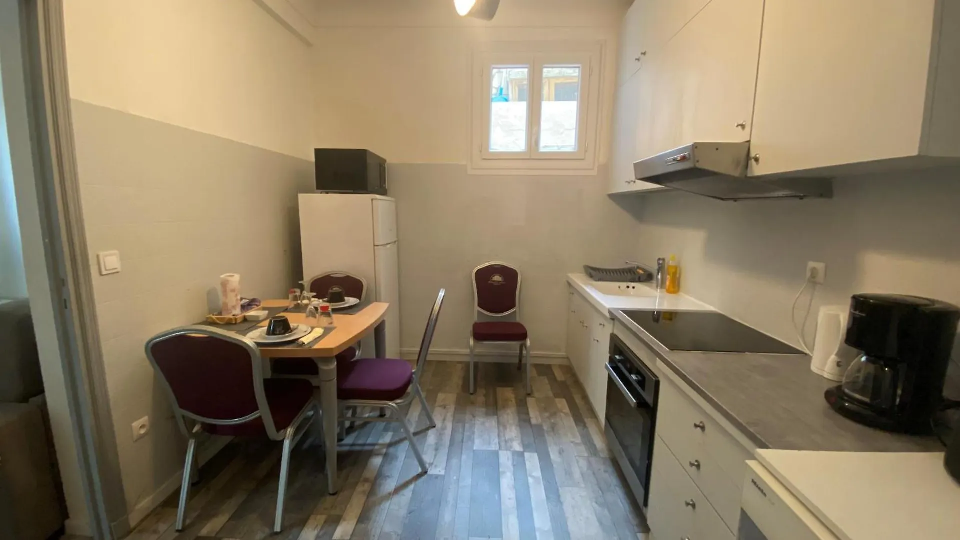 Charming House Near Center Niza Apartamento